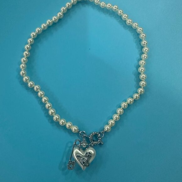 New Vivienne Westwood White Pearl Necklace - Picture 2 of 9